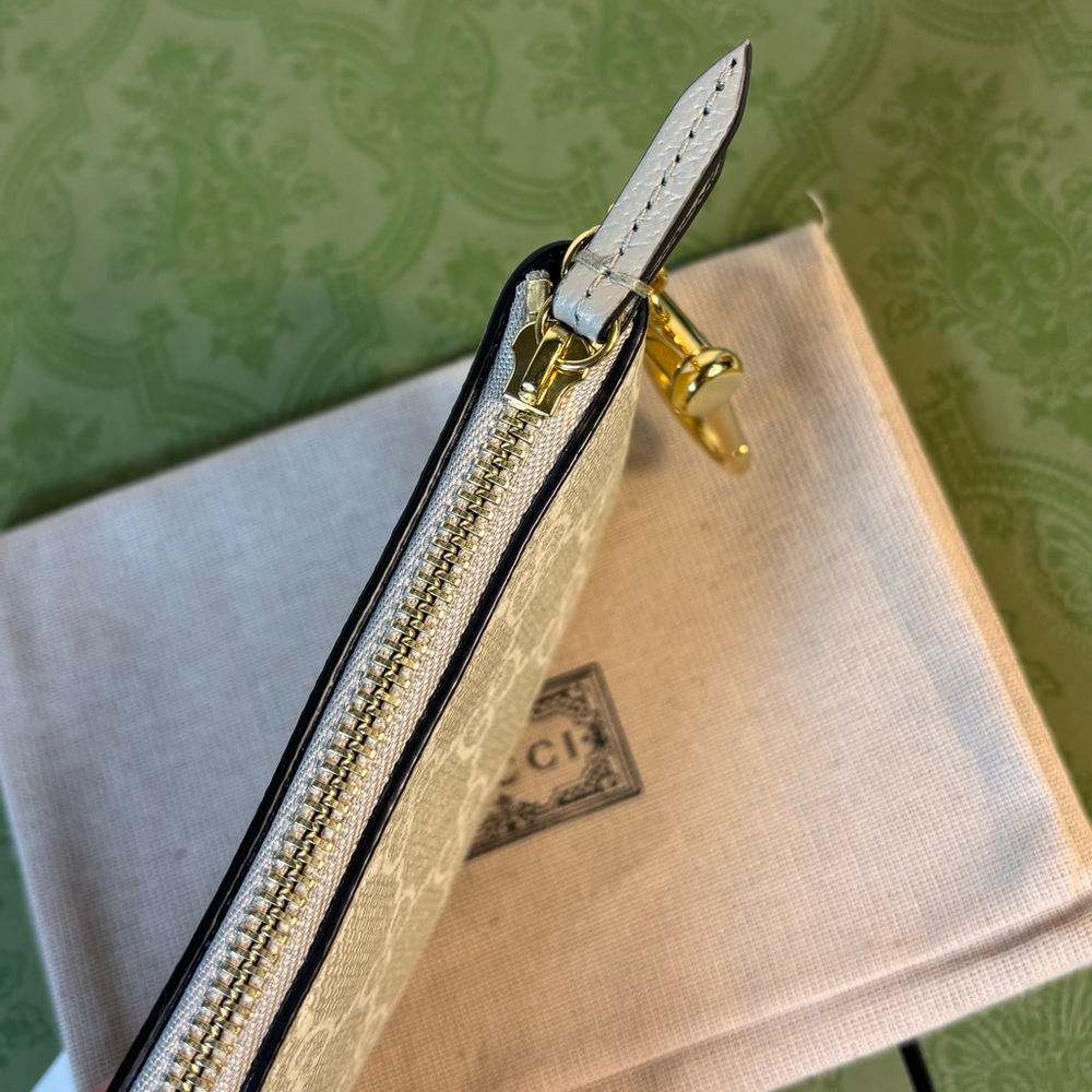 Gucci Key Pouch - image 6